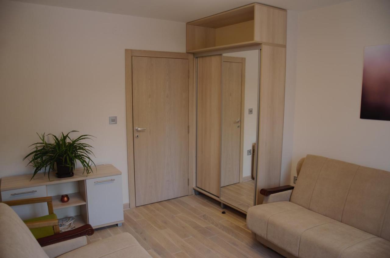 Spacious 2-Bedroom Apartment With Luxury Feel โนวีซาด ภายนอก รูปภาพ