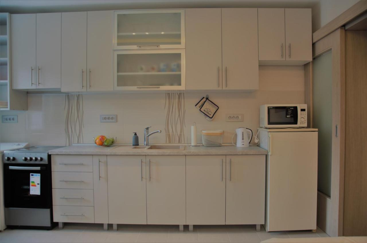 Spacious 2-Bedroom Apartment With Luxury Feel โนวีซาด ภายนอก รูปภาพ