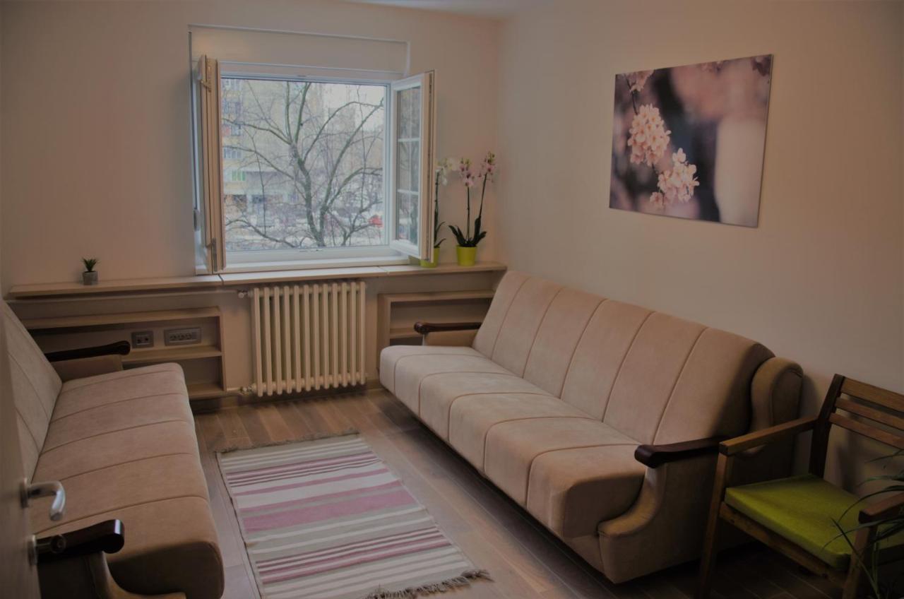Spacious 2-Bedroom Apartment With Luxury Feel โนวีซาด ภายนอก รูปภาพ