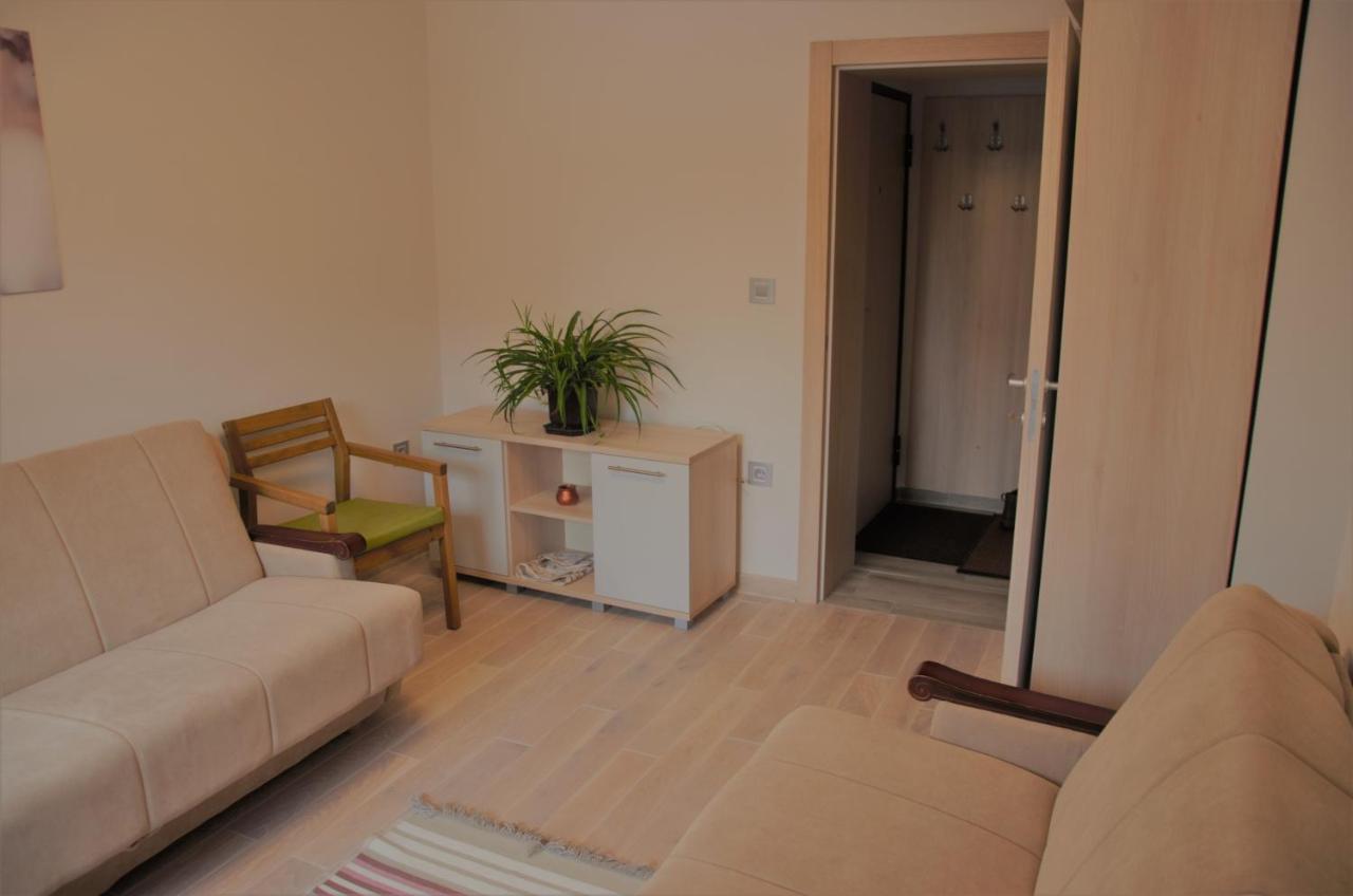 Spacious 2-Bedroom Apartment With Luxury Feel โนวีซาด ภายนอก รูปภาพ