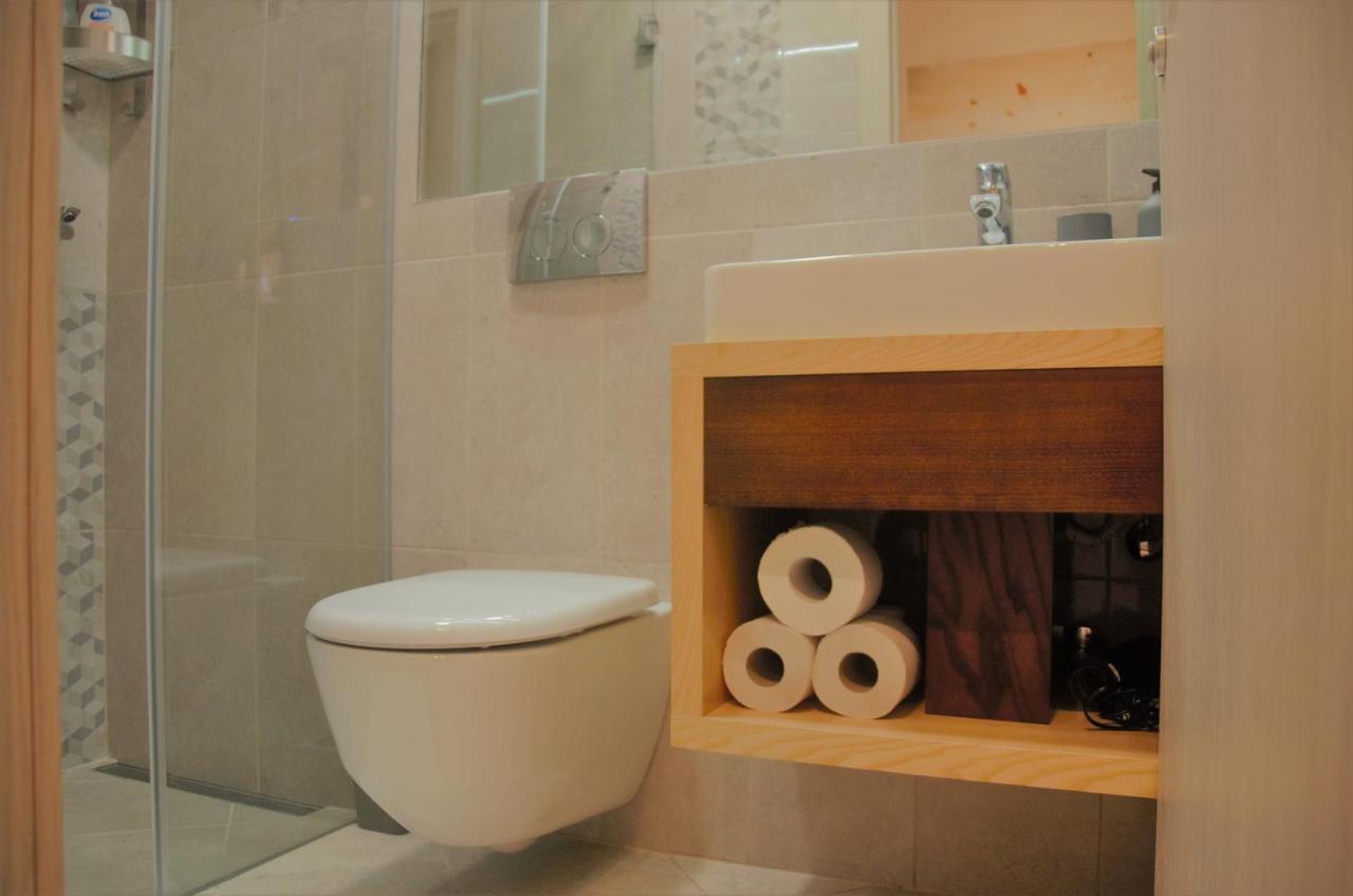 Spacious 2-Bedroom Apartment With Luxury Feel โนวีซาด ภายนอก รูปภาพ