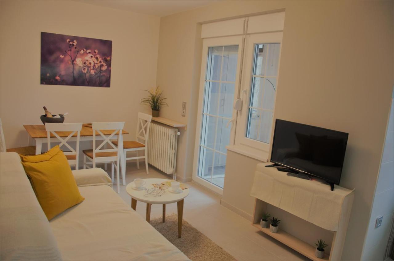 Spacious 2-Bedroom Apartment With Luxury Feel โนวีซาด ภายนอก รูปภาพ