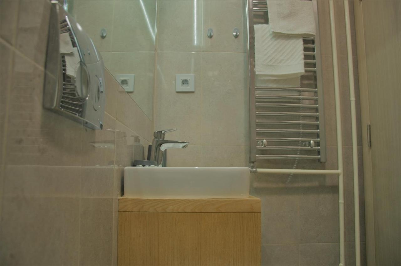 Spacious 2-Bedroom Apartment With Luxury Feel โนวีซาด ภายนอก รูปภาพ