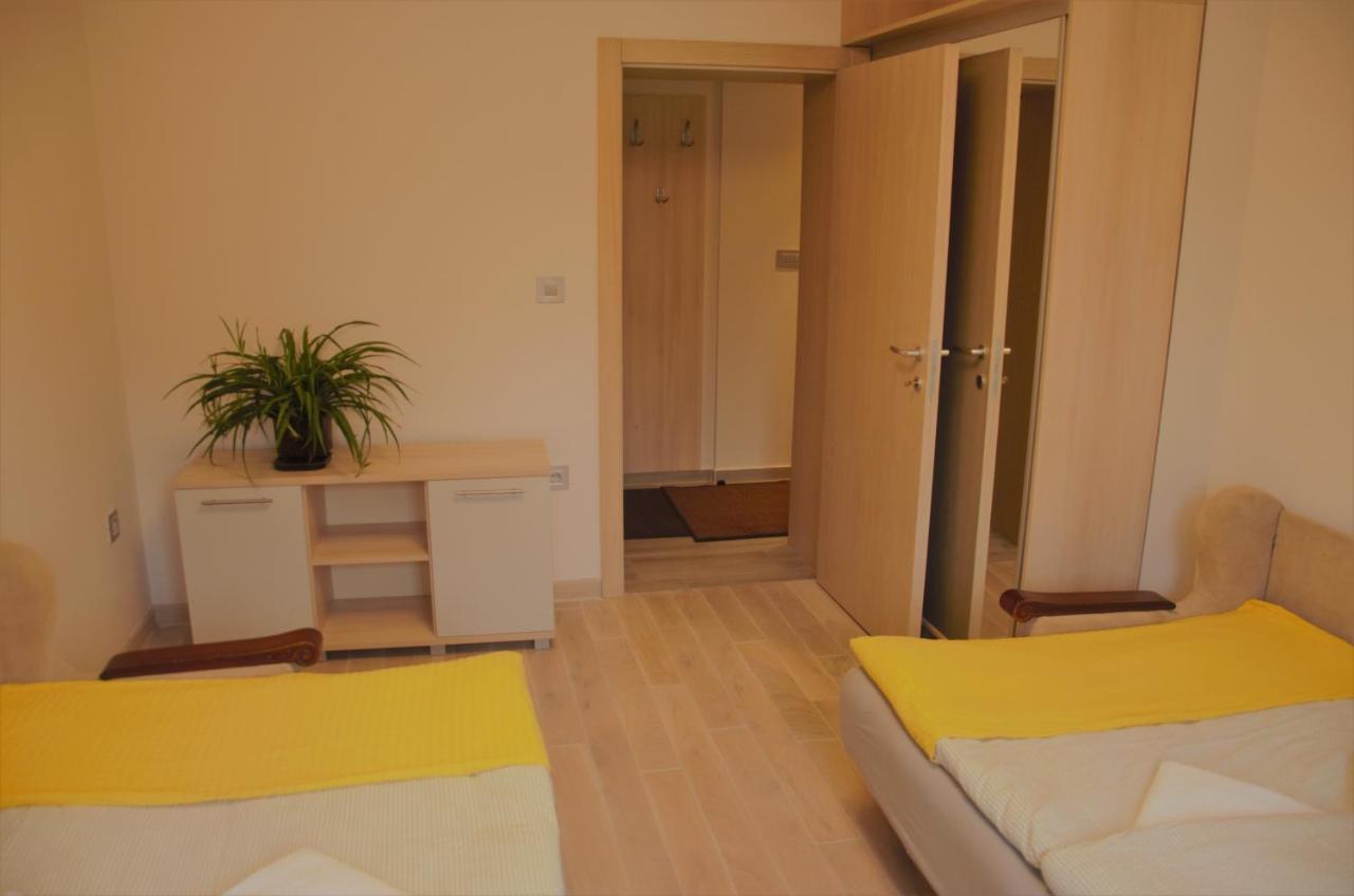 Spacious 2-Bedroom Apartment With Luxury Feel โนวีซาด ภายนอก รูปภาพ