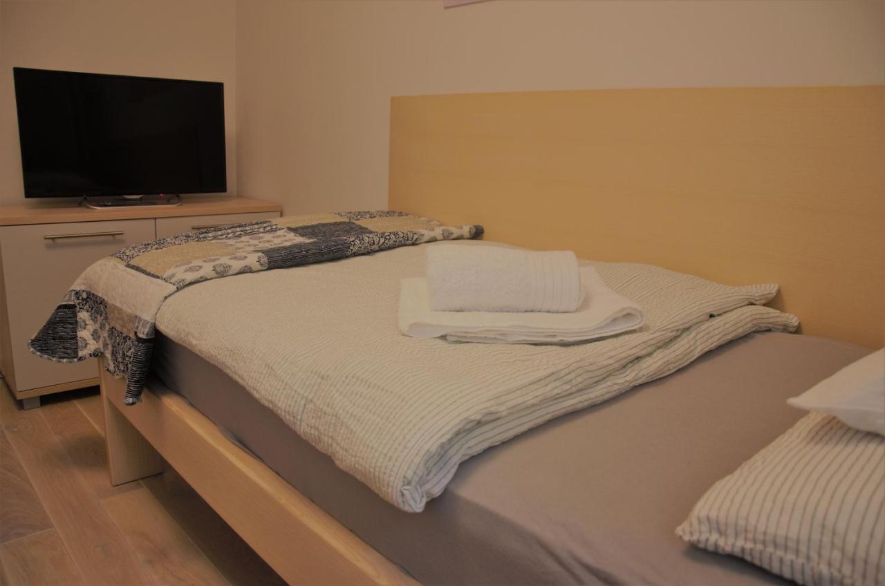 Spacious 2-Bedroom Apartment With Luxury Feel โนวีซาด ภายนอก รูปภาพ